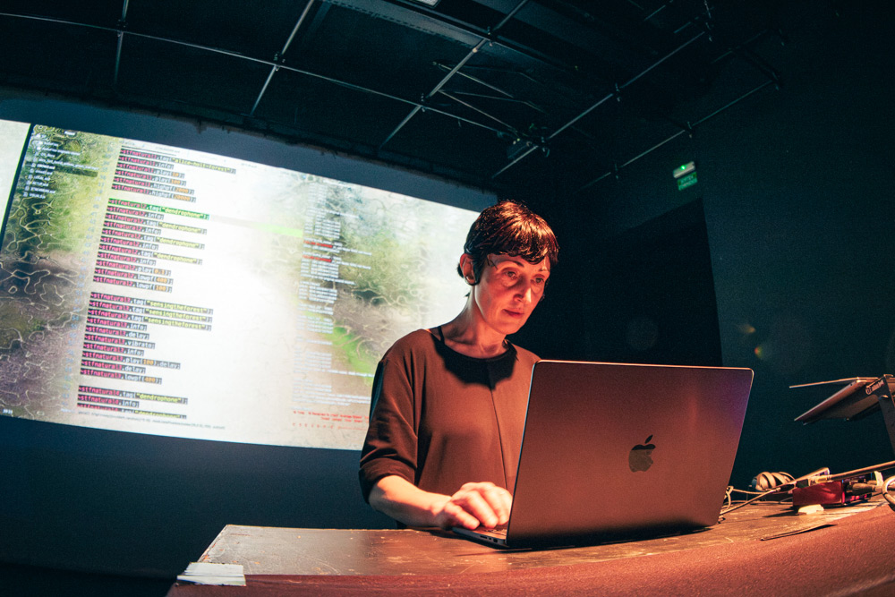 Anna Xambó performing at the Sala Beckett, ICLC 2025. Photo by Miquel Martinez.