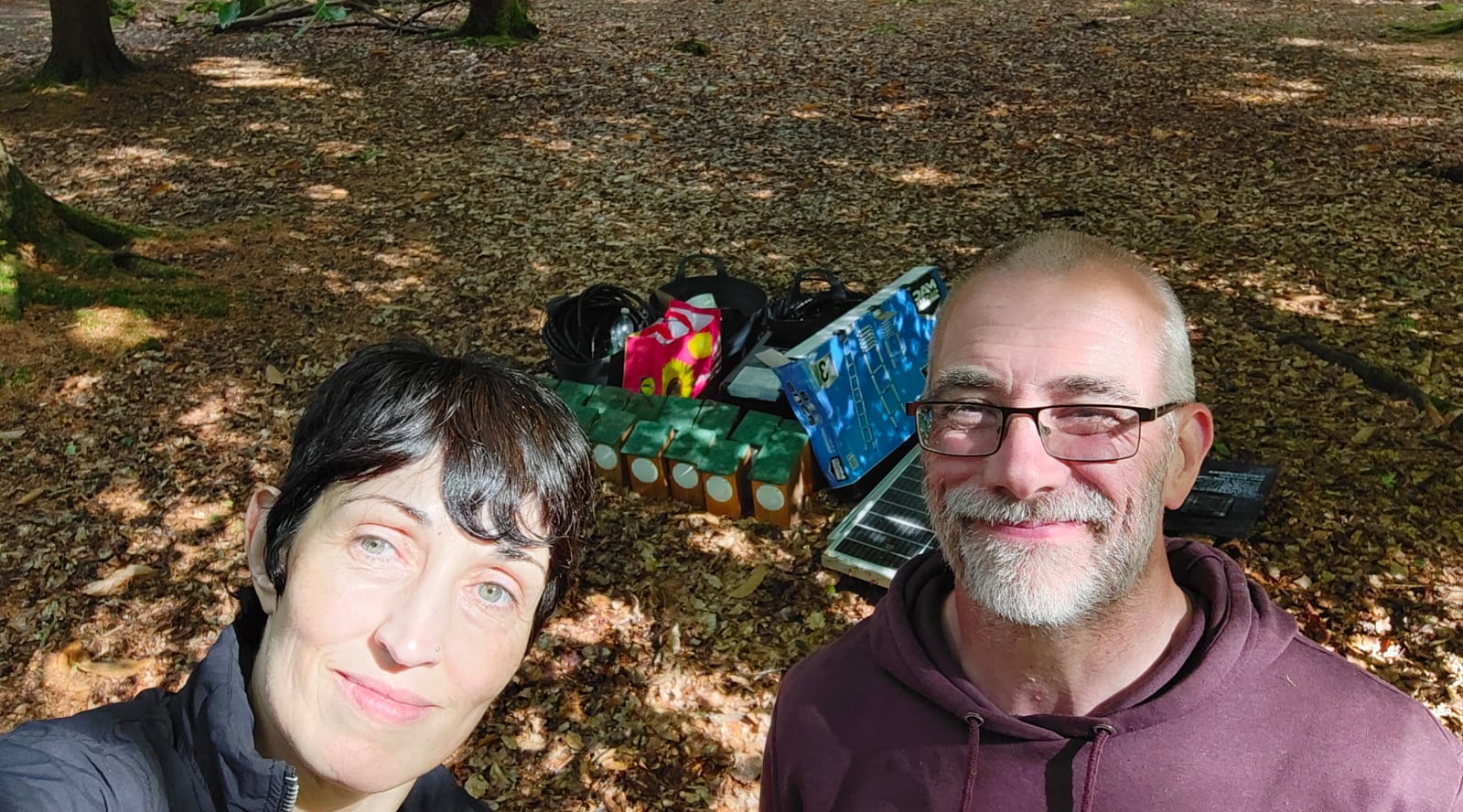 Dismantling Dendrophone at Willows Green, Alice Holt Forest. Group photo, from left to right: Anna Xambó and Peter Batchelor.